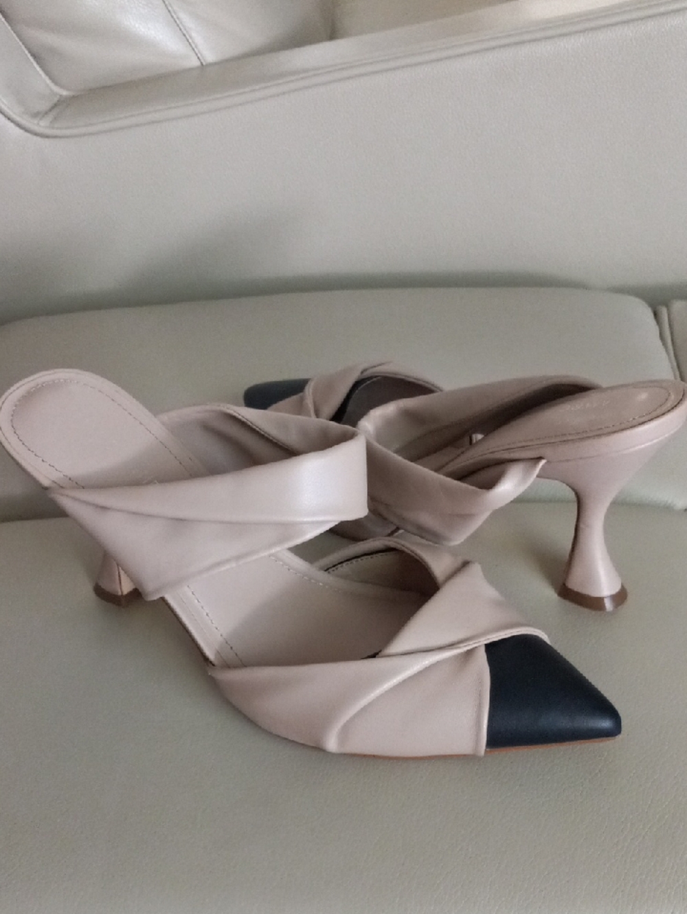Marc Fisher Beige and Black Pointed-Toe Slide Mules Size 9.5M
